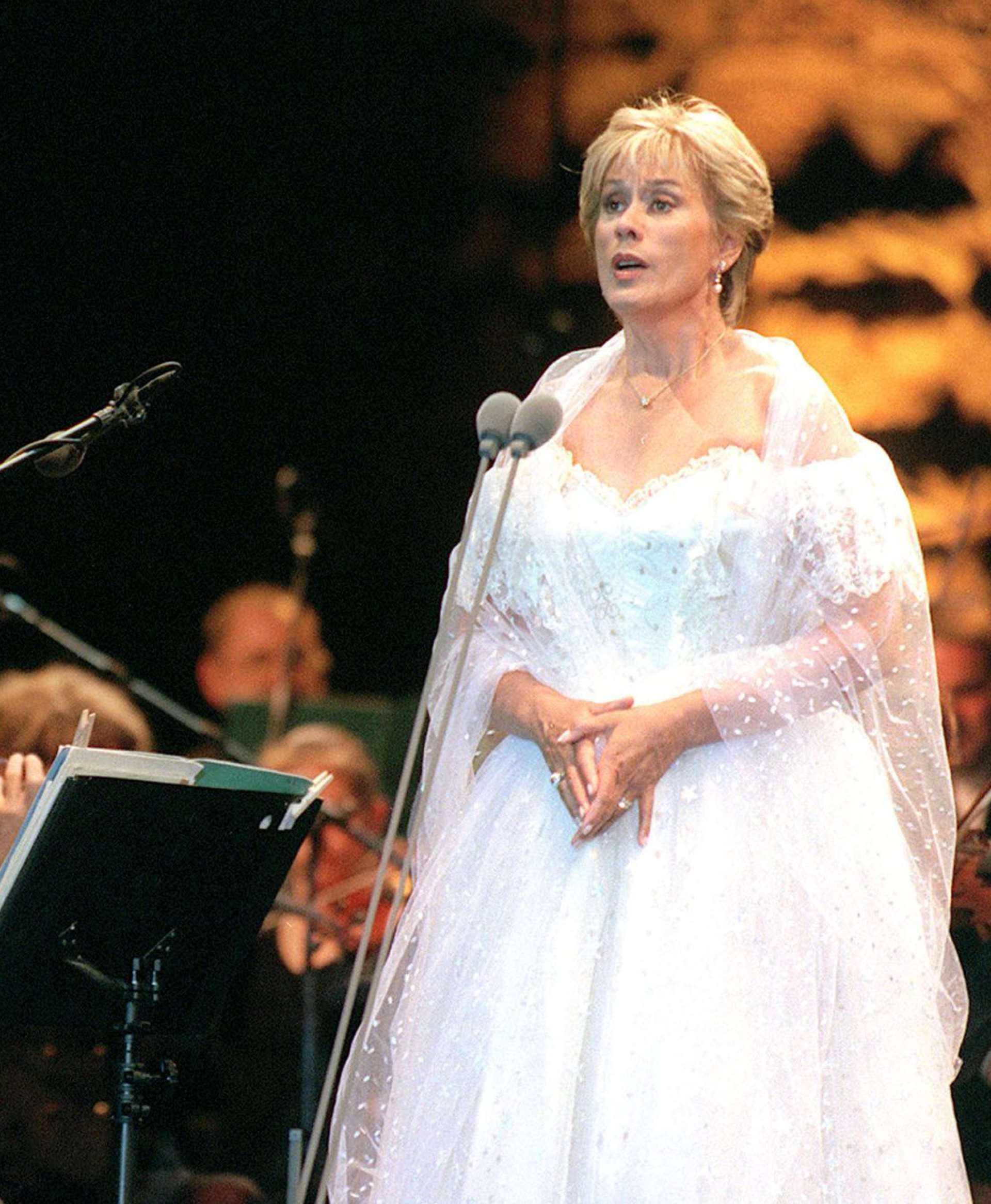 基莉・迪・卡娜娃女爵士