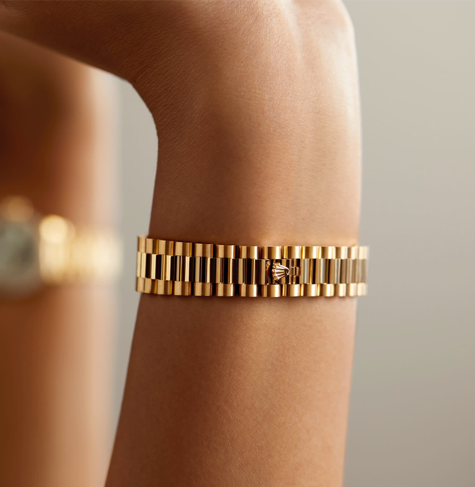 女装日志型皇冠带扣