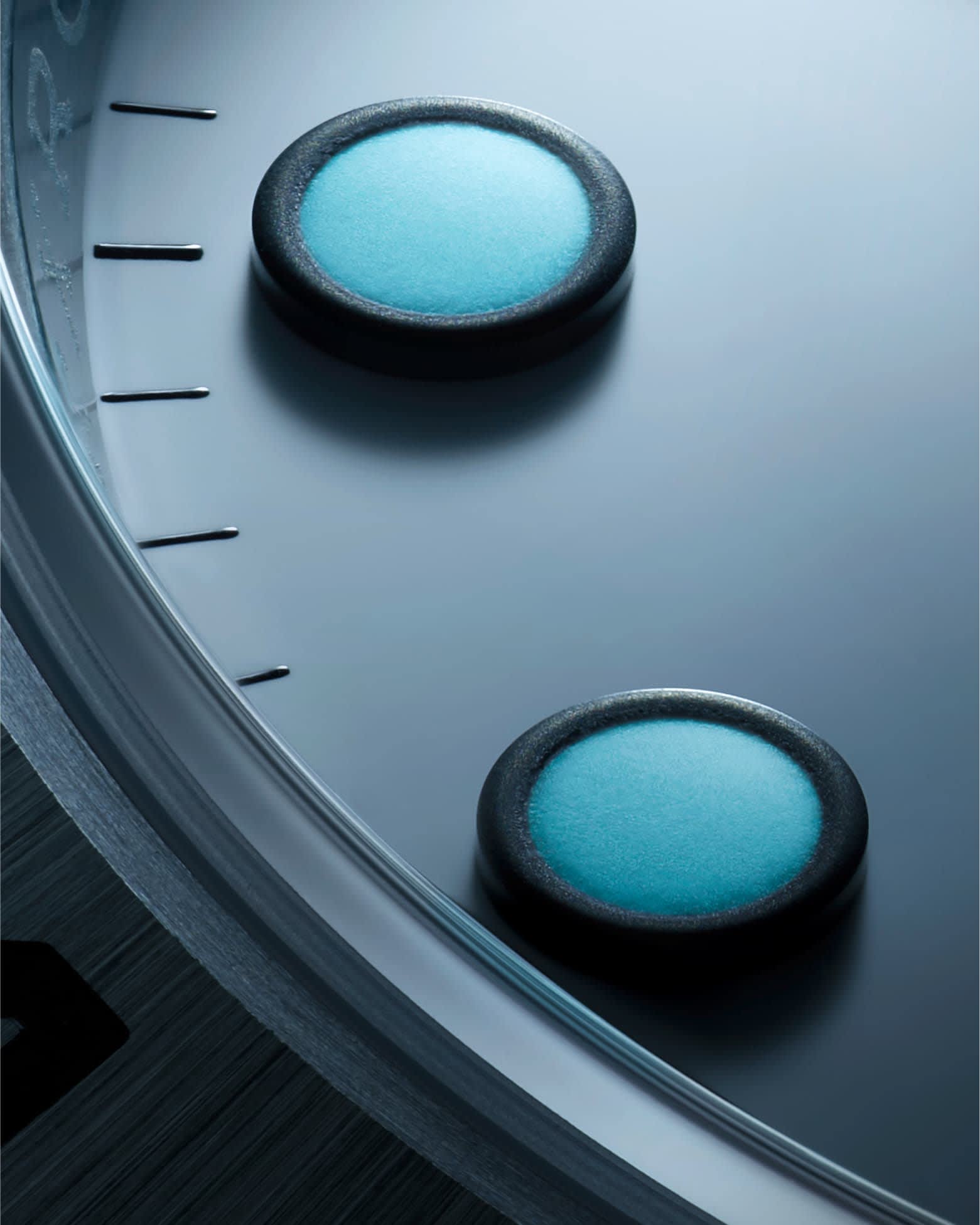 Round hour markers