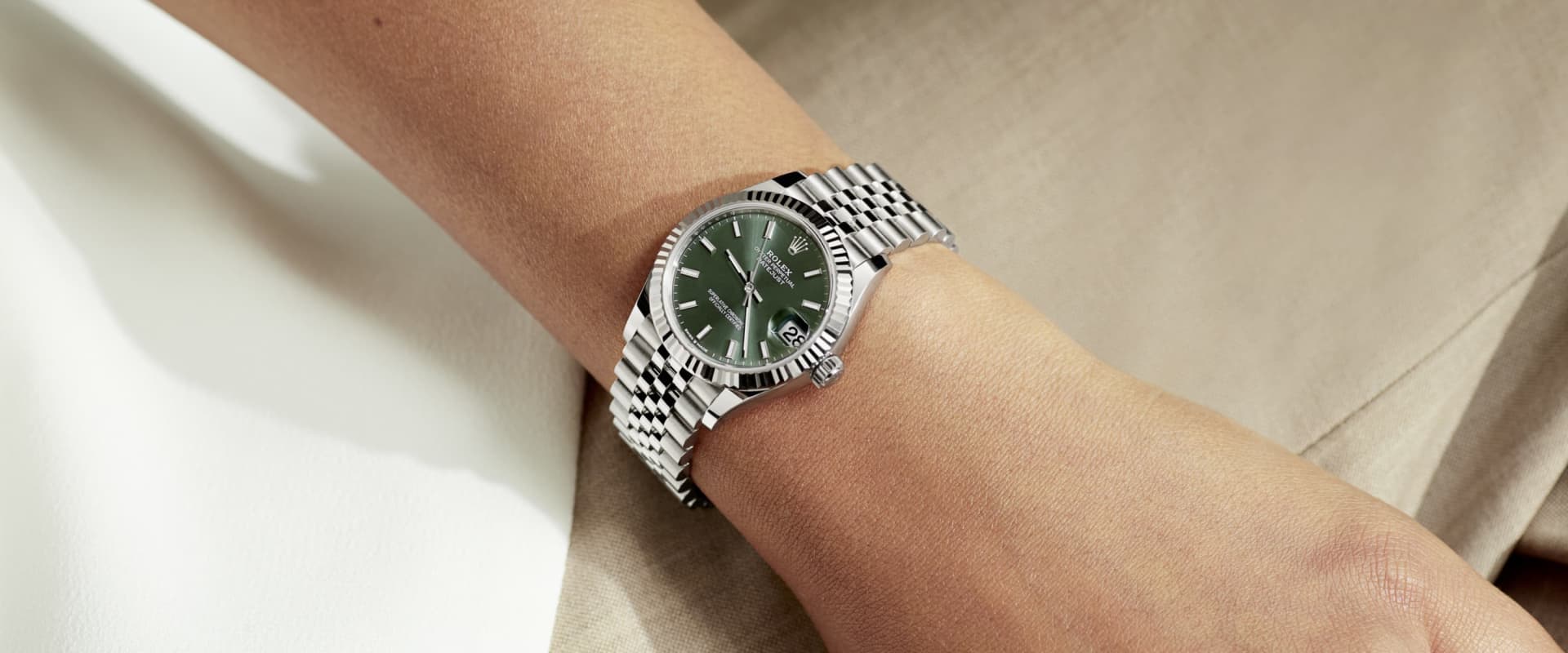 日志型 绿色表盘