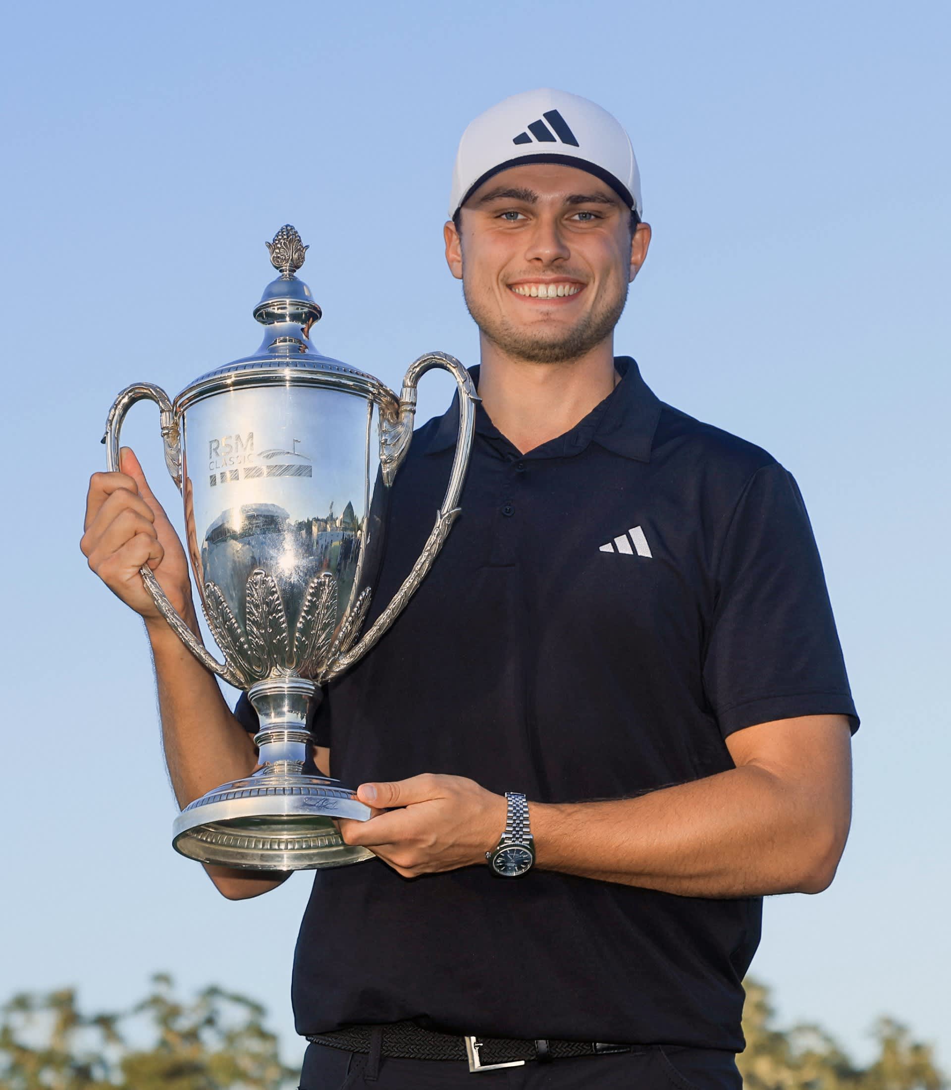 Ludvig Åberg trophy