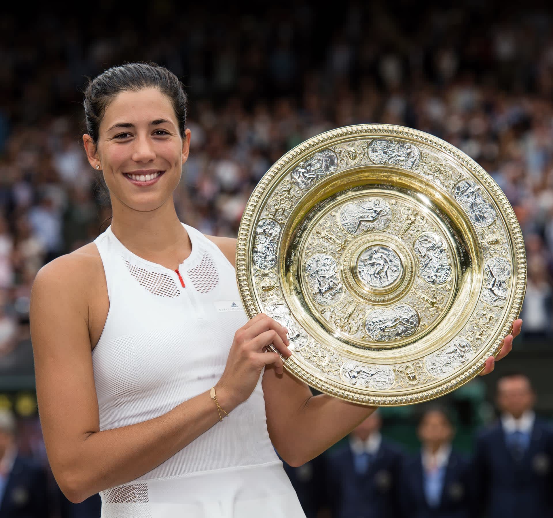 Garbiñe Muguruza trophy