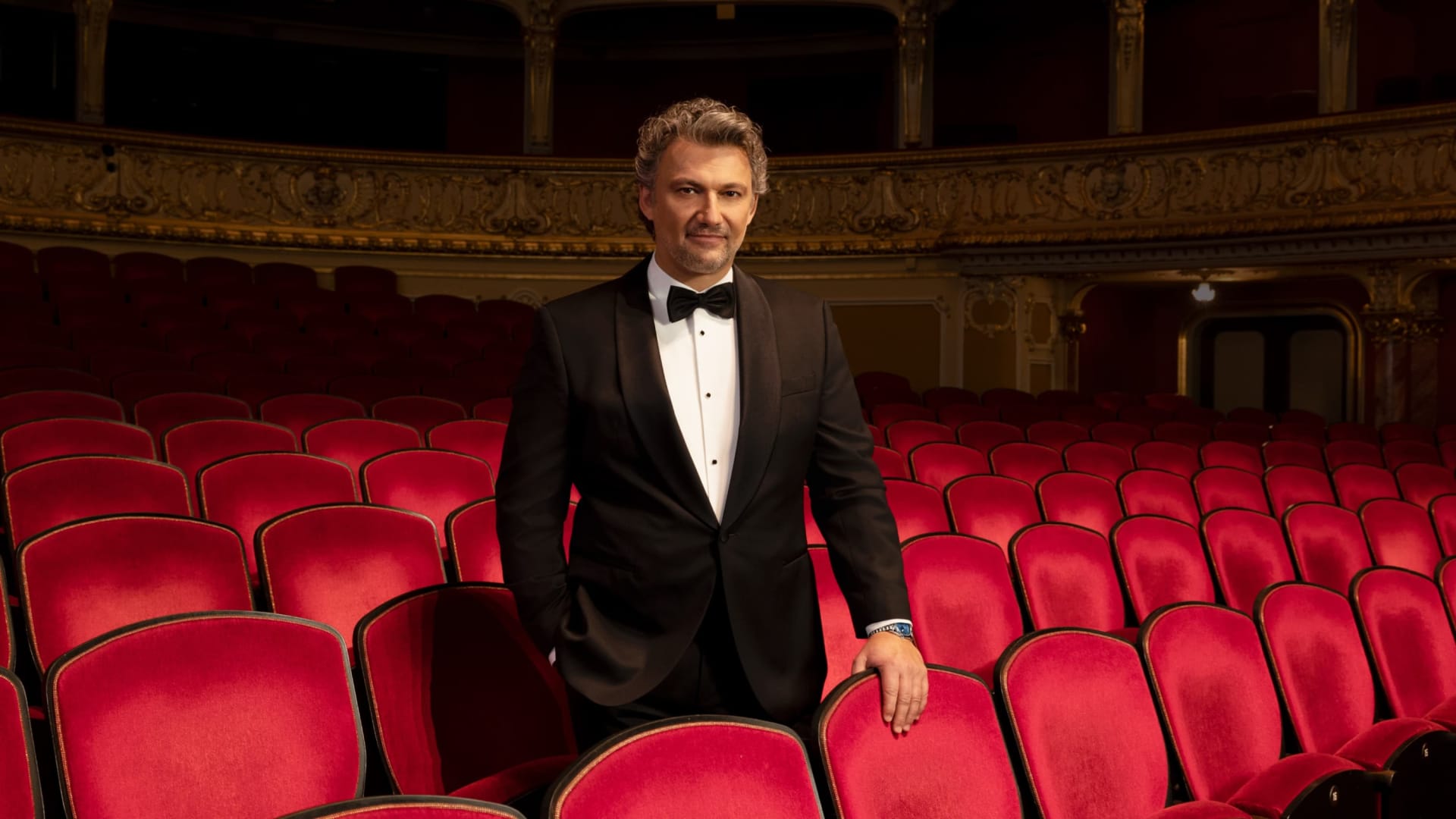 Jonas kaufmann watch on wrist