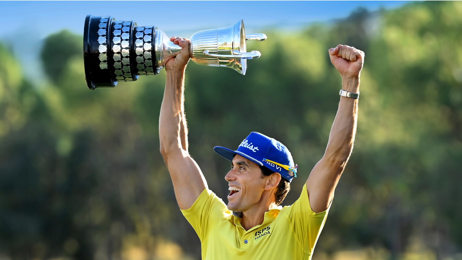 拉斐尔・卡布雷拉・贝略与奖杯