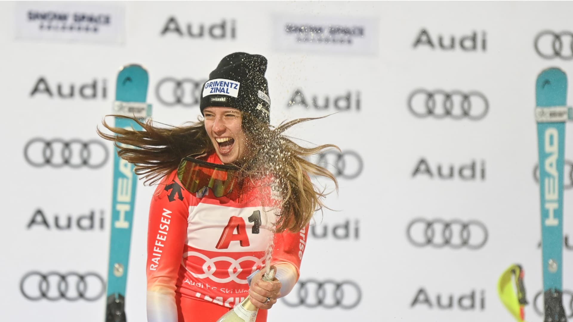 卡米莱・拉斯特庆祝