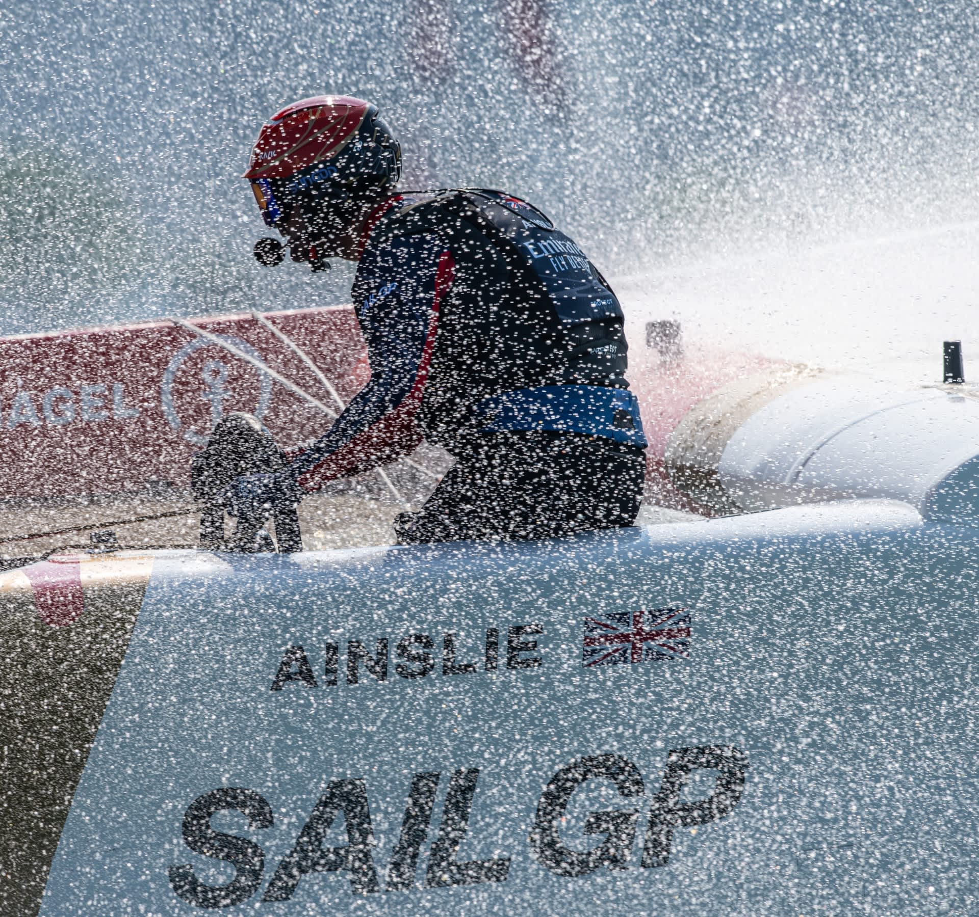 本・安思雷爵士协调