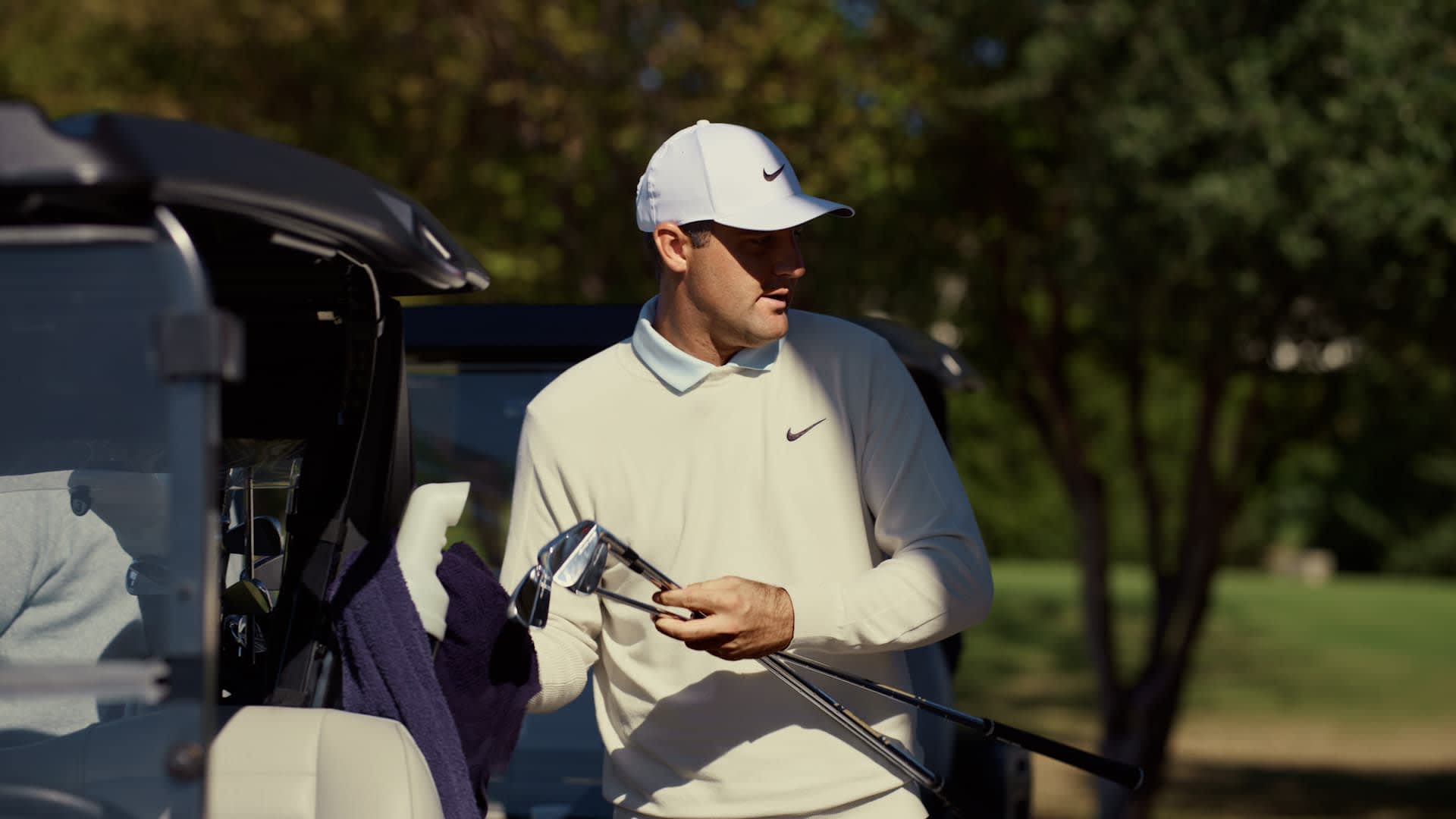 劳力士是个隽永不朽的品牌，我有幸在劳力士广告中穿上绿夹克，着实令我兴奋不已，而能够与品牌合作，更是与有荣焉。我很荣幸能够与其他冠军人物合作。