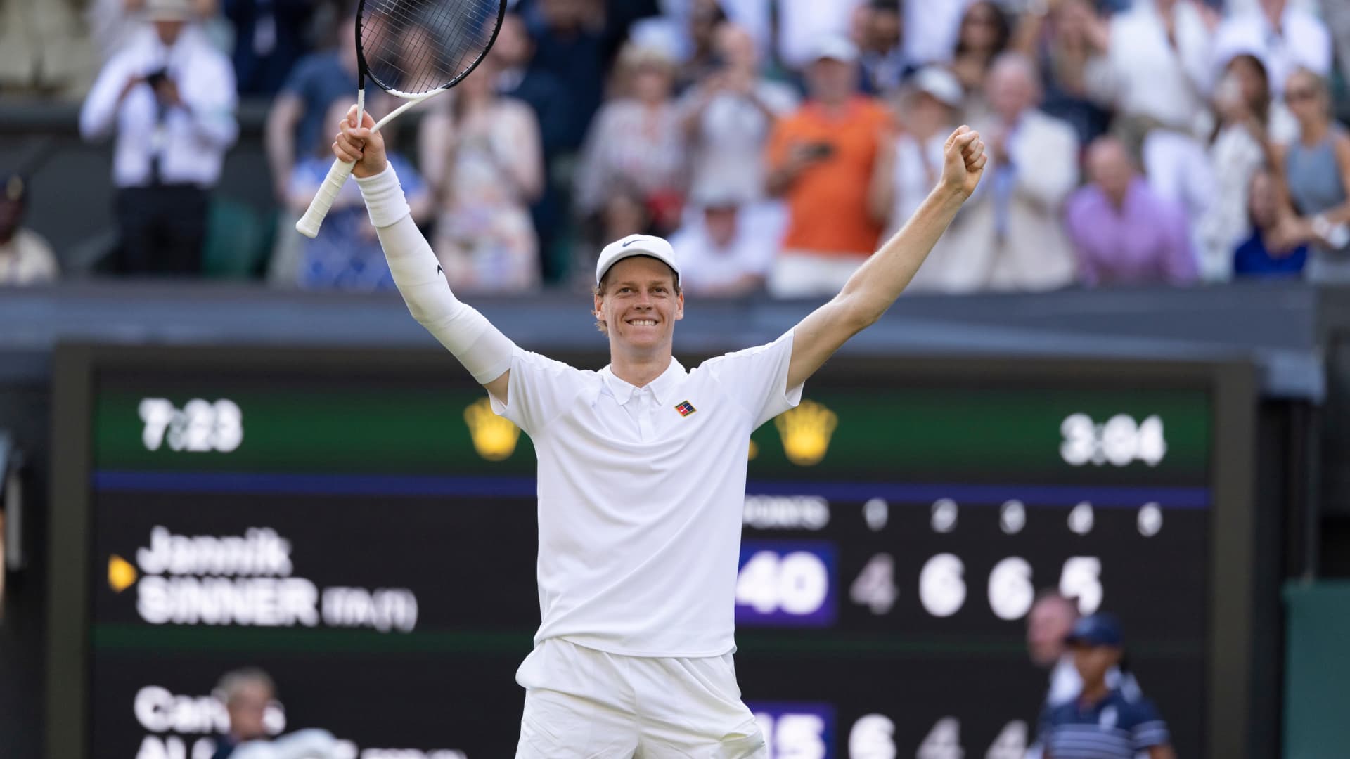 Jannik Sinner on court