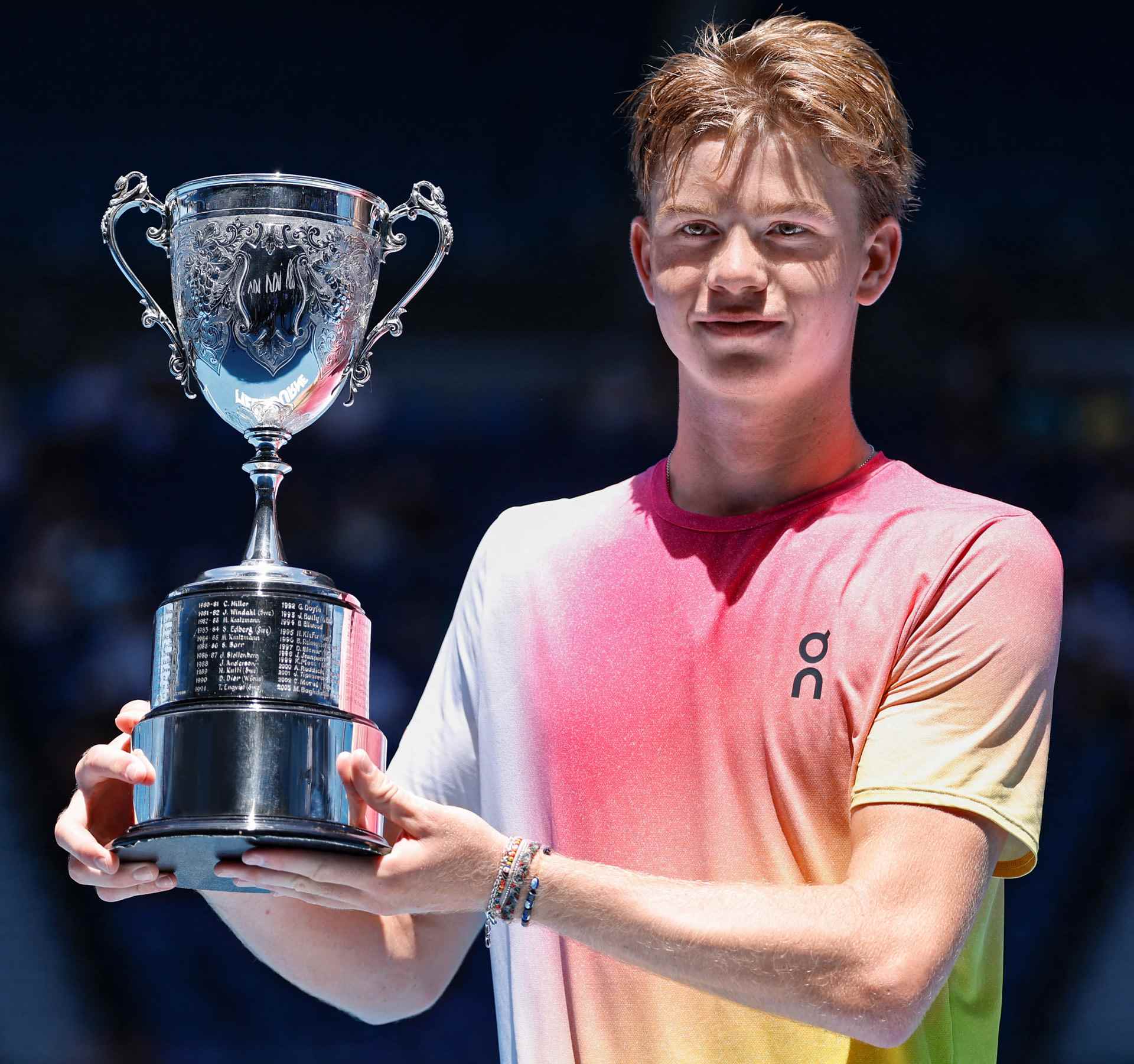 亨利・贝尔内特与奖杯