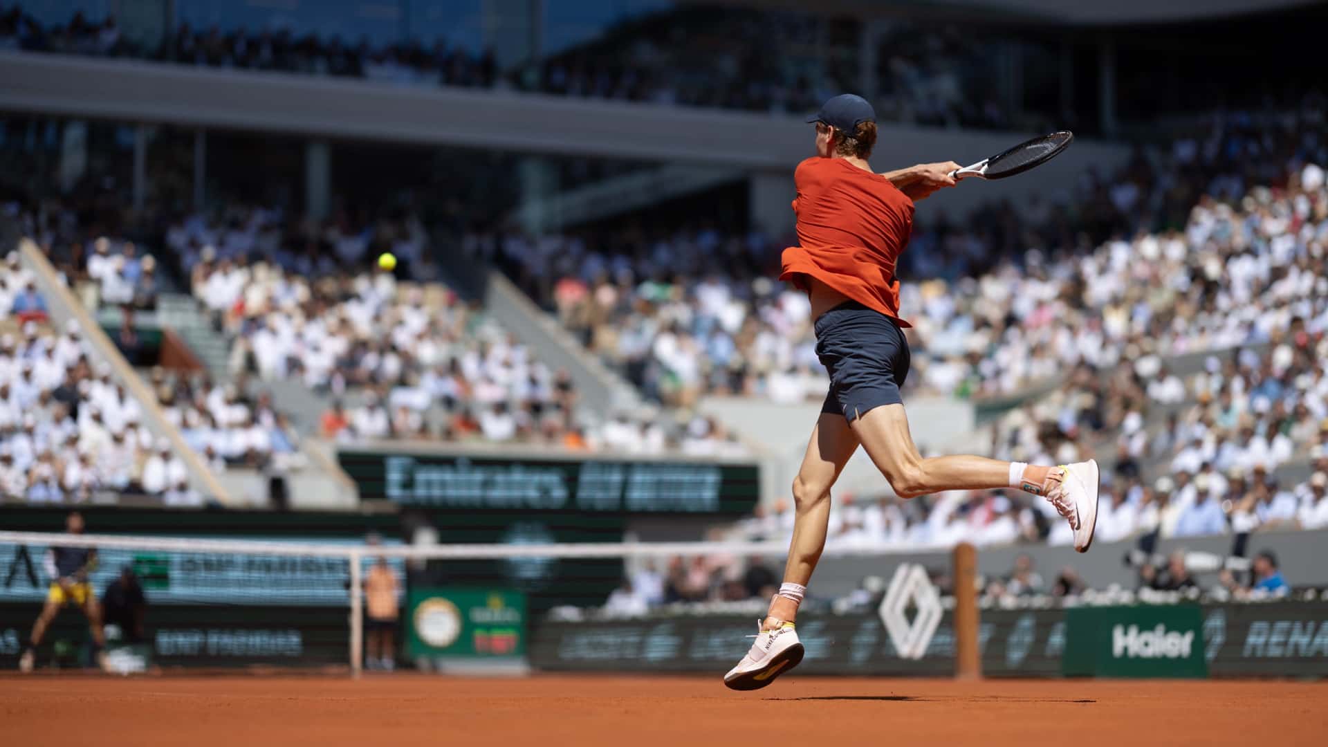 Jannik Sinner on court