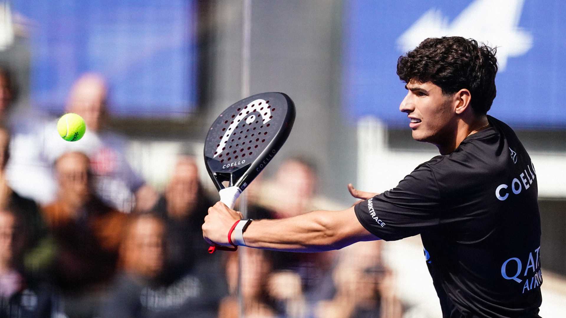 阿图罗・科埃略与其左手打法